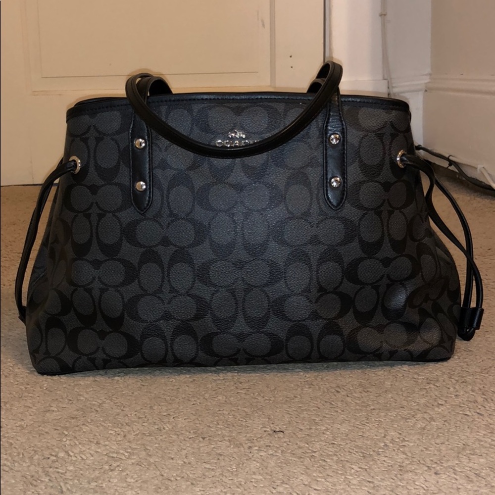 COACH F57842 DRAWSTRING SIGNATURE SHOULDER BAG